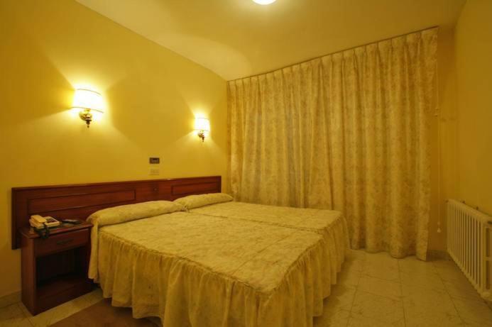 Hotel Monte Y Mar Colunga Habitación foto